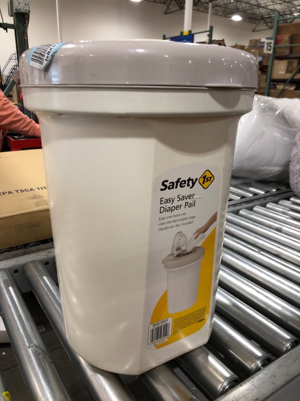 Photo 2 of Safety 1st Easy Saver Diaper Pail