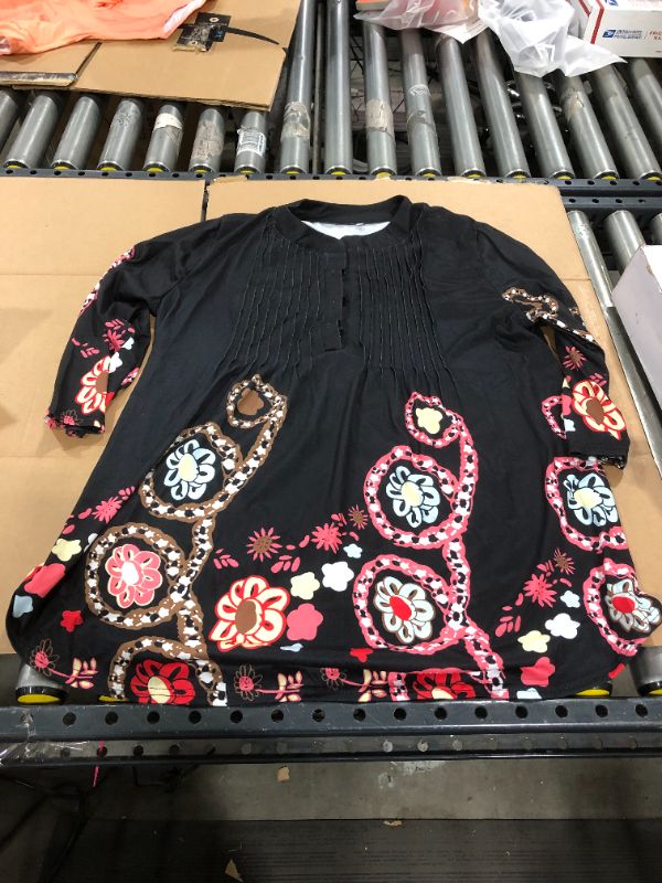 Photo 1 of Fashion Women Black Top with Floral Patterns Large 