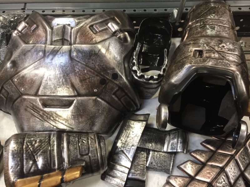 Photo 9 of Rubie's Men's Batman v Superman: Dawn of Justice Supreme Edition Armored Batman XL
