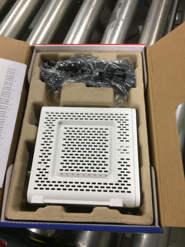 Photo 3 of ARRIS SURFboard SB8200 DOCSIS 3.1 Gigabit Cable Modem