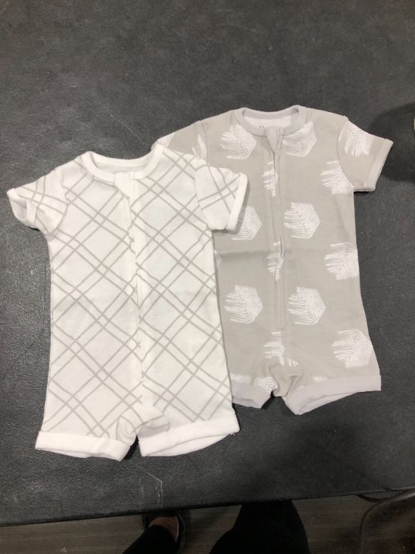 Photo 2 of Hanes Ultimate Baby Zippin 2 Pack Rompers
SIZE 0-6 MOS