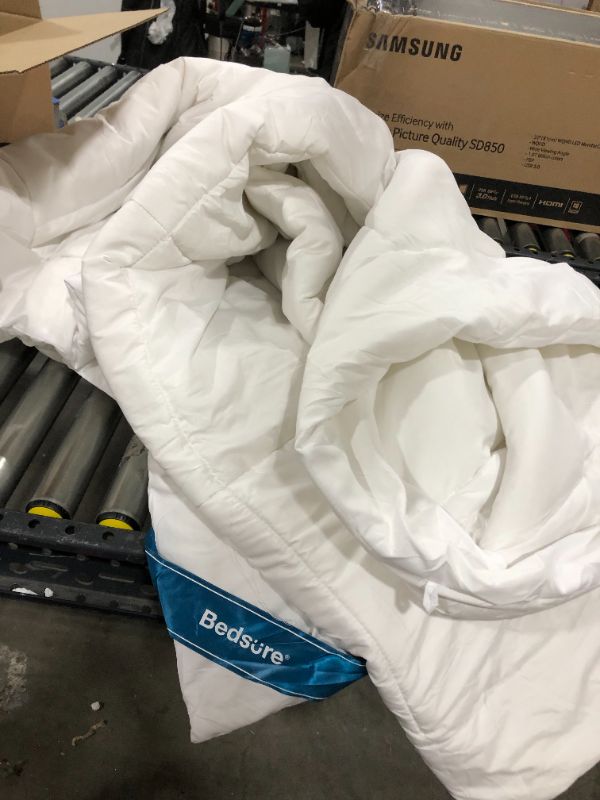 Photo 1 of Bedsure Queen Comforter Duvet Insert - Quilted White Comforters Queen Size, All Season Down Alternative Queen Size Bedding Comforter with Corner Tabs
