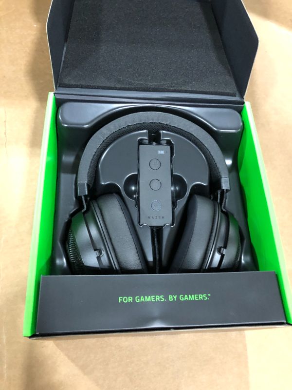 Photo 2 of Razer Kraken Tournament Edition THX 7.1 Surround Sound Gaming Headset: Retractable Noise Cancelling Mic - USB DAC -  For PC, PS4, PS5, Nintendo Switch, Xbox One, Xbox Series X & S, Mobile – Black
