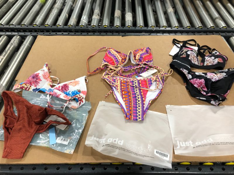 Photo 1 of 3 PACK WOMEN'S BIKINI
Floral Printed Textured Bikini
Boho Print Triangle Bikini
Mercy Black Floral Triangle Low Waisted Bikini
ALL SMALL

