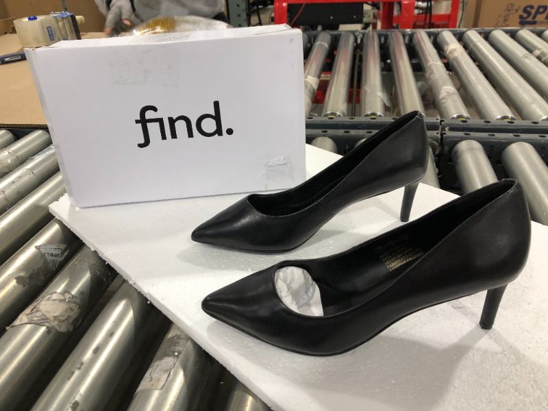 Photo 2 of find. Women's Mid Heel Leather Pumps Black), US 6.5
