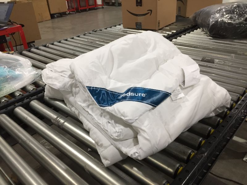 Photo 1 of Bedsure Queen Comforter Duvet Insert - Quilted White Comforters Queen Size, All Season Down Alternative Queen Size Bedding Comforter with Corner Tabs
