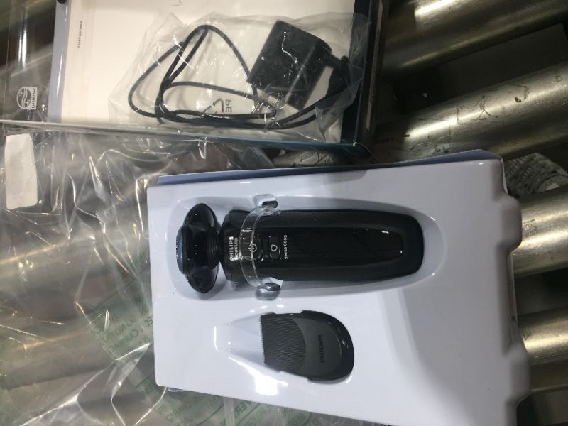 Photo 1 of Philips Norelco Series 6800 Wet & Dry Men's Rechargeable Electric Shaver - S6880/81
