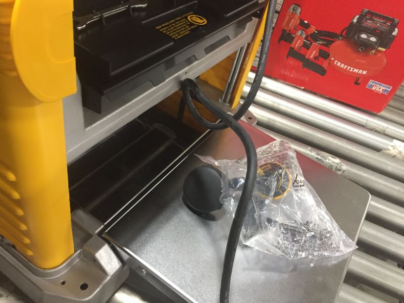 Photo 5 of DeWalt DW734 12-1/2 in. Thickness Planer