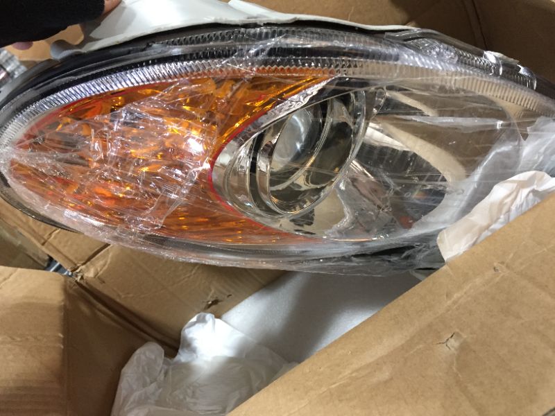 Photo 1 of LEFT SIDE GENERIC VEHICLE HEADLIGHT