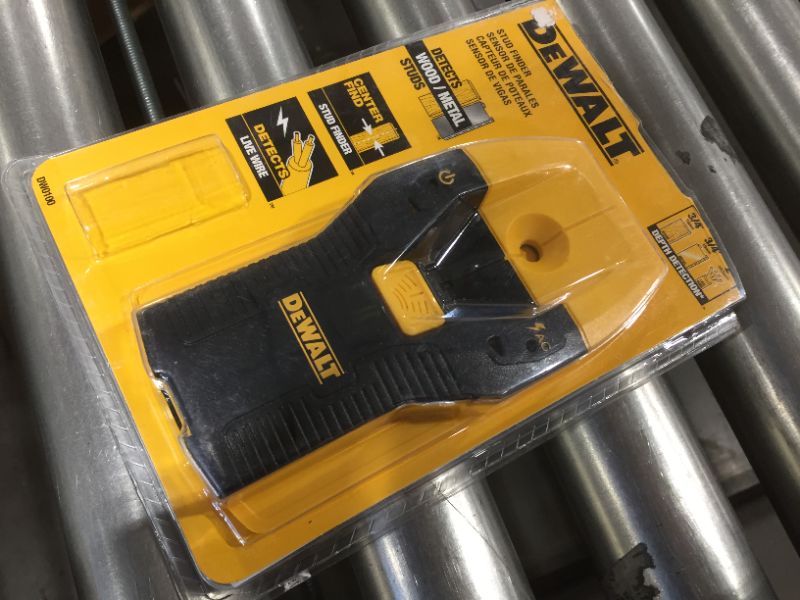 Photo 2 of DeWalt 6.3 in. L x 4.2 in. W Stud Finder 3/4 in. 1 pc.