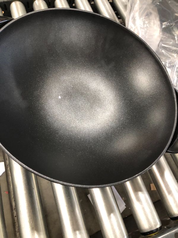 Photo 2 of Aroma Housewares AEW-306 5-Quart Electric Wok