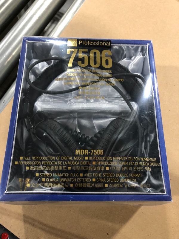 Photo 1 of Sony MDR7506 Professional Large Diaphragm Headphone
