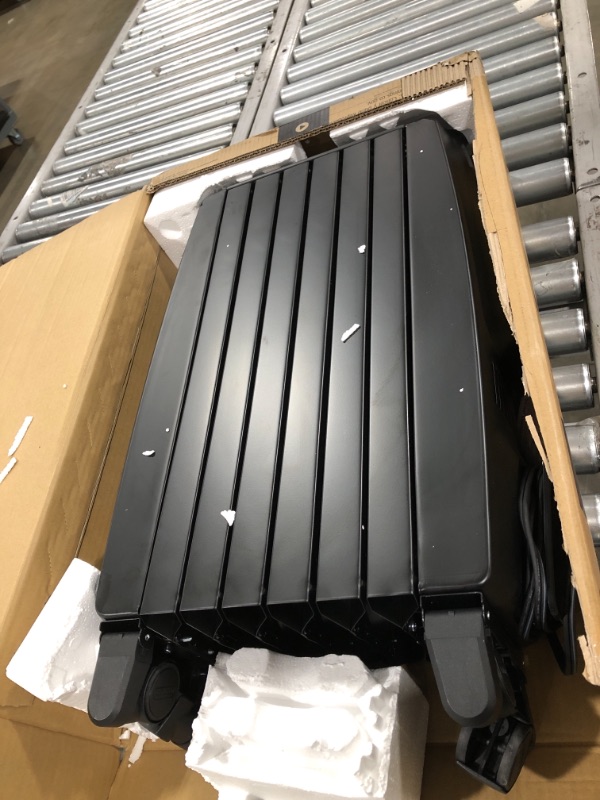 Photo 1 of De'Longhi Oil-Filled Radiator Space Heater, Quiet 1500W, Adjustable Thermostat, 3 Heat Settings, Timer, Energy Saving, Safety Features
