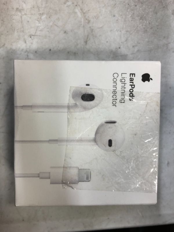 Photo 3 of Apple EarPods with Lightning Connector - White
