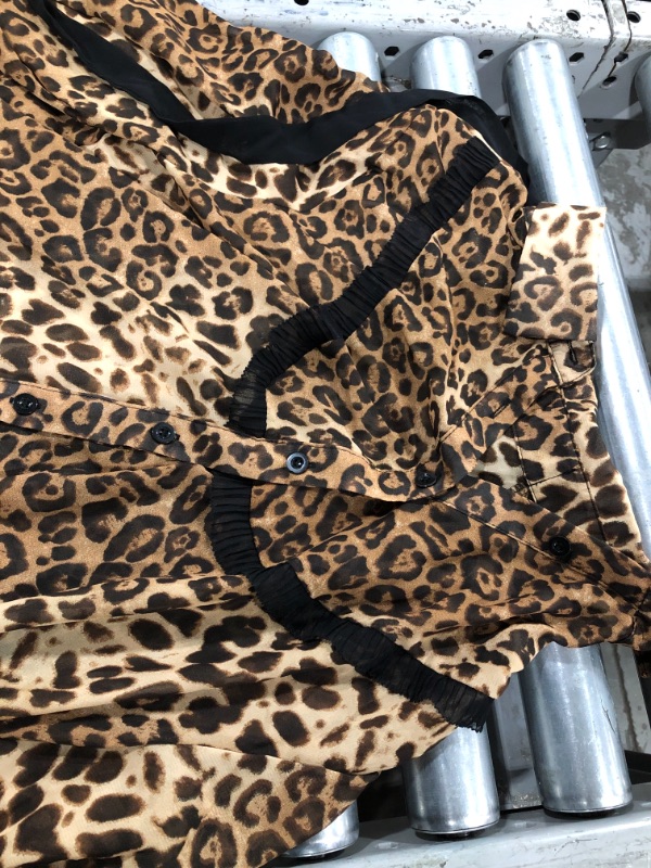 Photo 2 of Animal print L button up