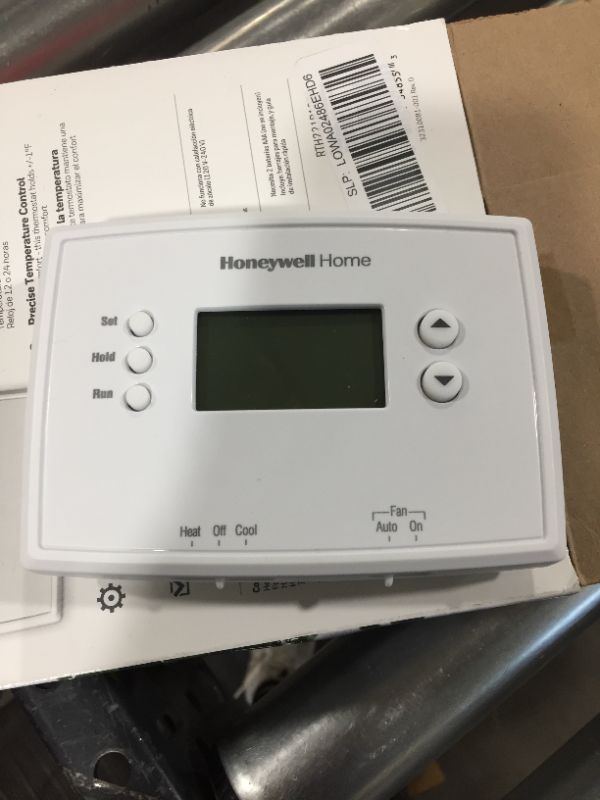 Photo 2 of Honeywell Home RTH221B 1-Week Programmable Thermostat
