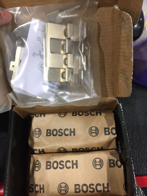 Photo 2 of Bosch BC1281 QuietCast Premium Ceramic Disc Brake Pad Set For: Acura MDX, ZDX; Honda Odyssey, Pilot, Rear
