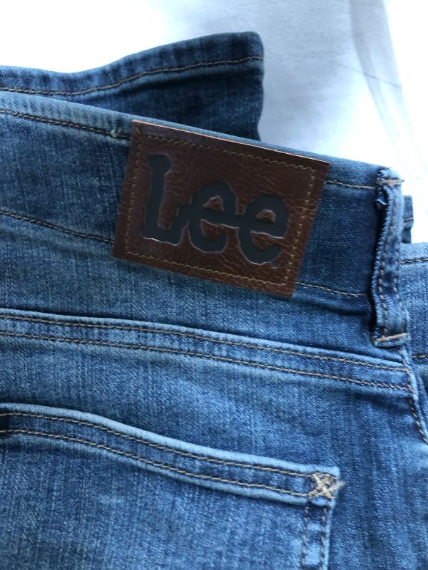 Photo 4 of Lee Men's Extreme Motion Athletic Jean
30x30