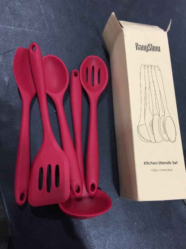 Photo 2 of BangShou 5-Pack Kitchen Utensil Set, Non-Stick Silicone Cooking Utensils Set, Easy To Clean kitchen Utensils Heat Resistant Silicone Cooking Utensils Set, Versatile Kitchen Tools of Spatula Set Red
