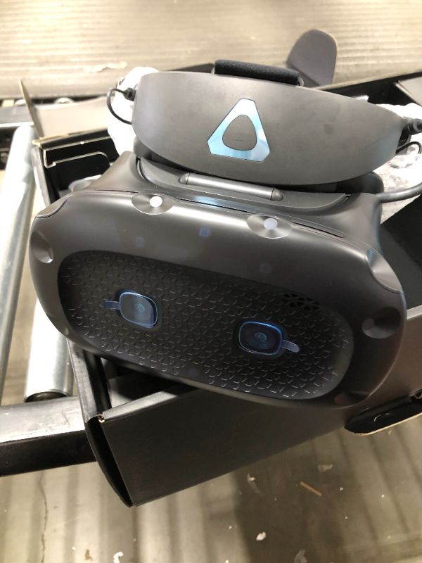 Photo 2 of HTC Vive Cosmos Elite VR Headset