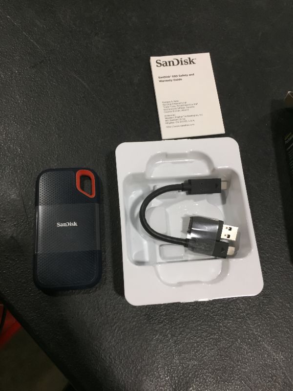 Photo 3 of SanDisk 2TB Extreme Portable External SSD - Up to 550MB/s - USB-C, USB 3.1 - SDSSDE60-2T00-G25
