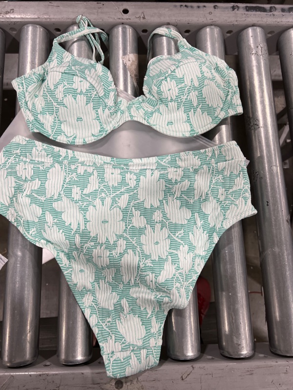 Photo 1 of Cupshe Floral bikini 2pc Size-L for the bottoms and XXL for top