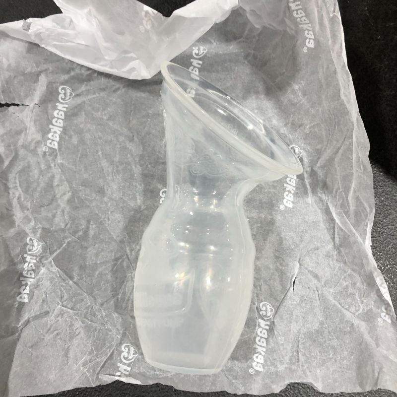 Photo 2 of Haakaa Manual Breast Pump 4oz/100ml, New Style