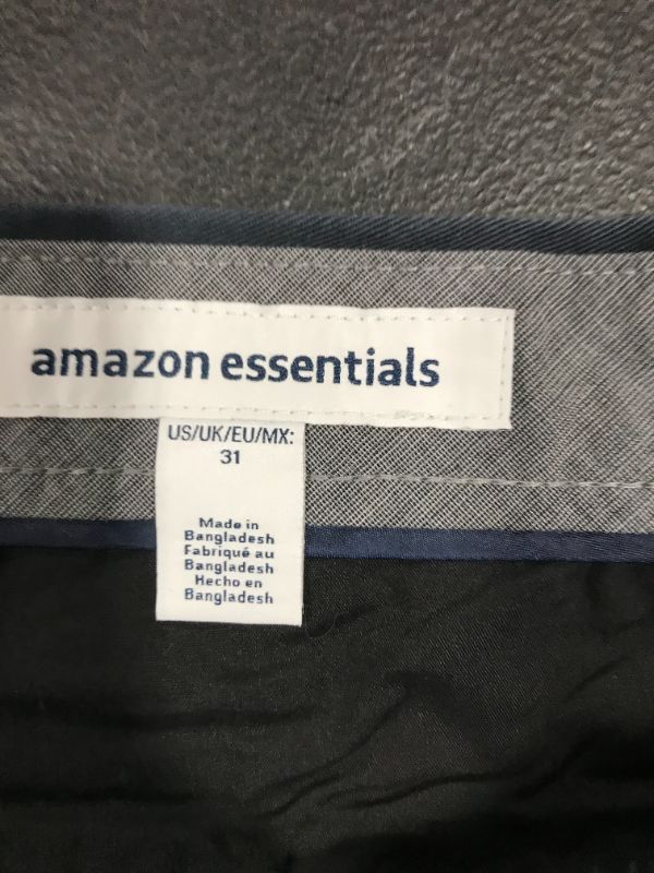 Photo 3 of Amazon Essentials Men's Classic-Fit Shorts size: 31