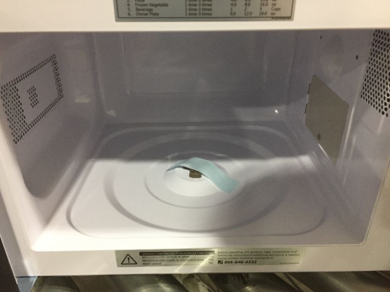 Photo 3 of COMFEE' EM720CPL-PM Countertop Microwave Oven with Sound On/Off, ECO Mode and Easy One-Touch Buttons, 0.7 Cu Ft/700W, Pearl White/ ONLY SELLING FOR PARTS!!
