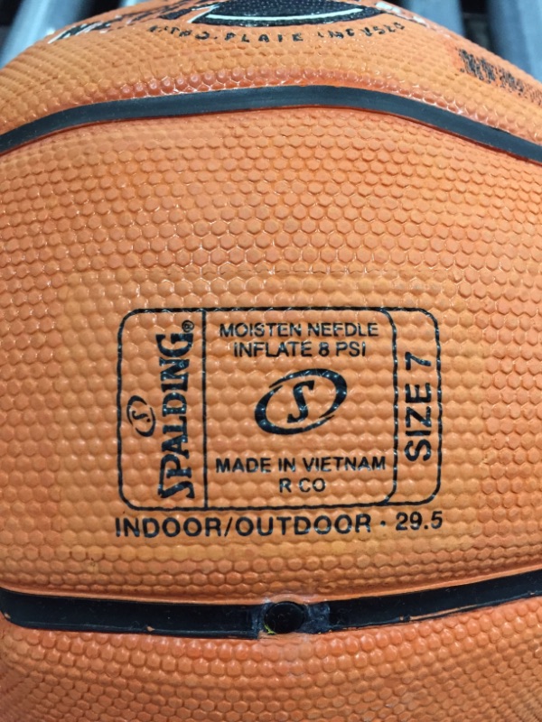 Photo 3 of Spalding SGT NeverFlat Hexagrip Indoor-Outdoor Basketball
NEEDS AIR.