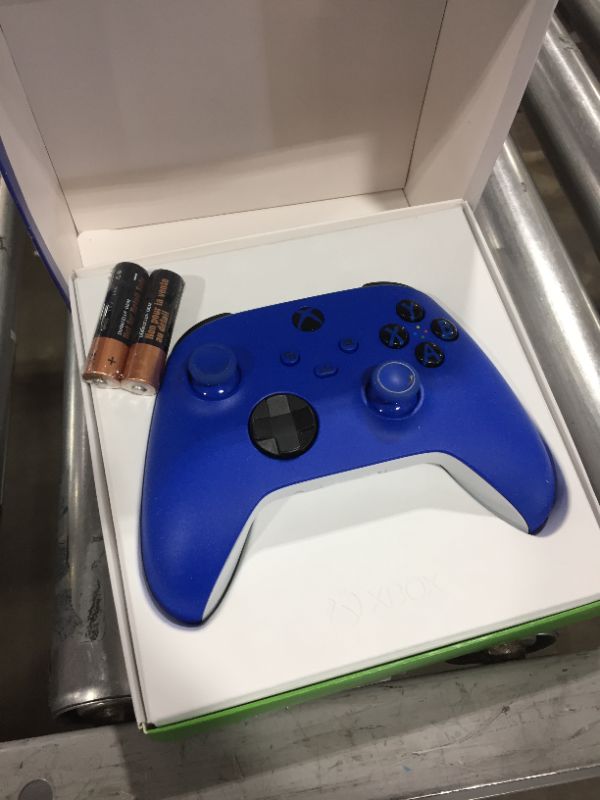 Photo 2 of Xbox Wireless Controller – Shock Blue
