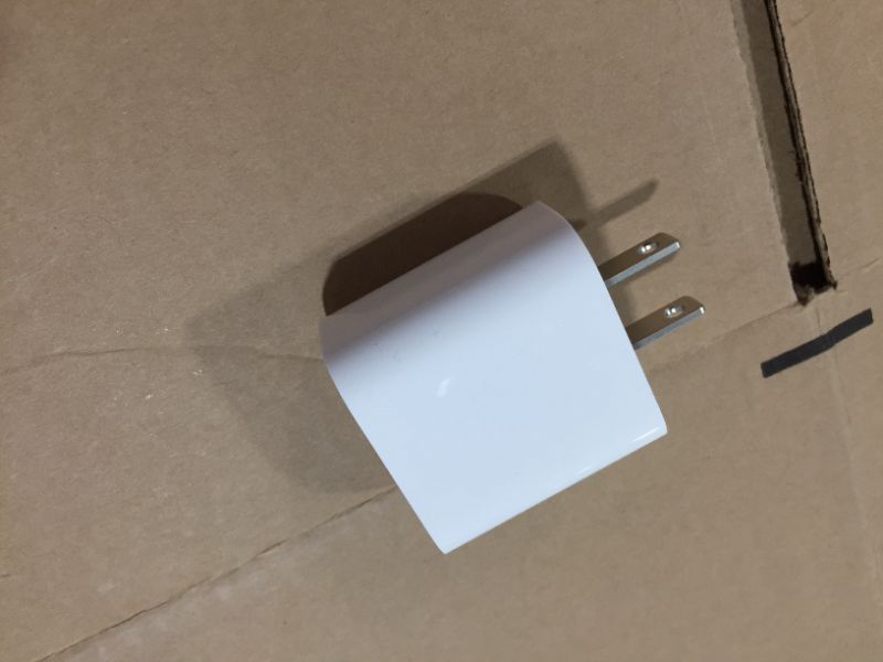 Photo 2 of Apple 20W USB-C Power Adapter
