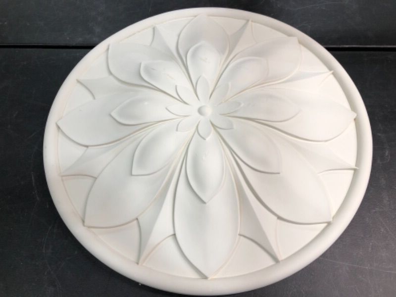 Photo 1 of Decorative Plaster Ceiling Rose Approx 30 Inch Diameter White In Color