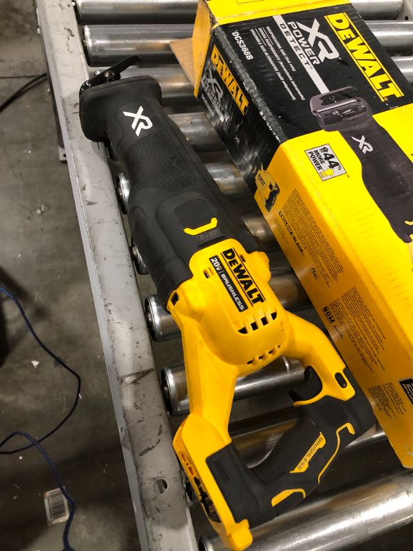 Photo 2 of DEWALT XR POWER DETECT 20-volt Max Variable Speed Brushless Cordless Reciprocating Saw (Tool Only)