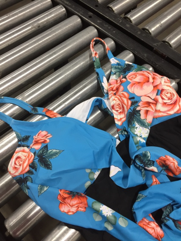 Photo 2 of CUPSHE WOMEN'S FLORAL DESIGN SWIMSUIT, SIZE 4XL. NEW.