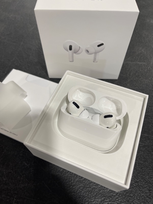 Photo 3 of Apple AirPods Pro
