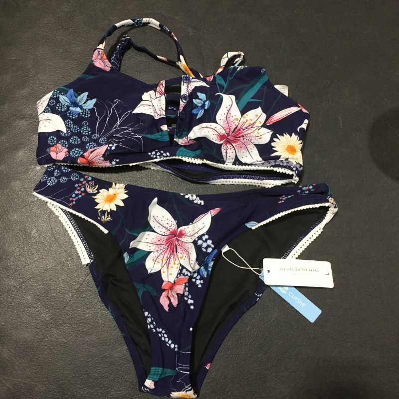Photo 2 of CUPSHE Women's Low Rise Cutout Criss Cross Bikini Swimsuit Sets size M
