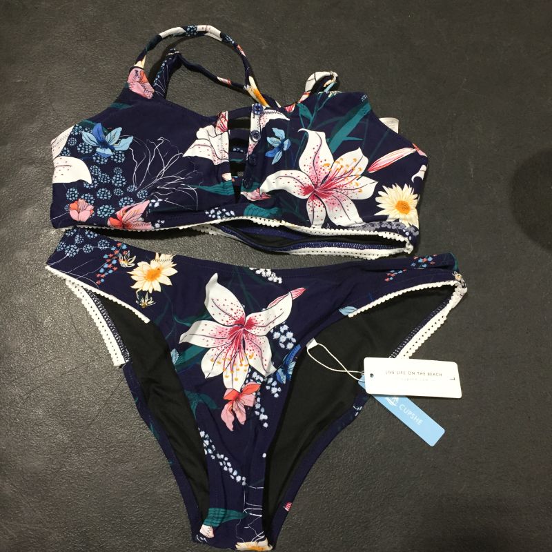 Photo 1 of CUPSHE Women's Low Rise Cutout Criss Cross Bikini Swimsuit Sets size M
