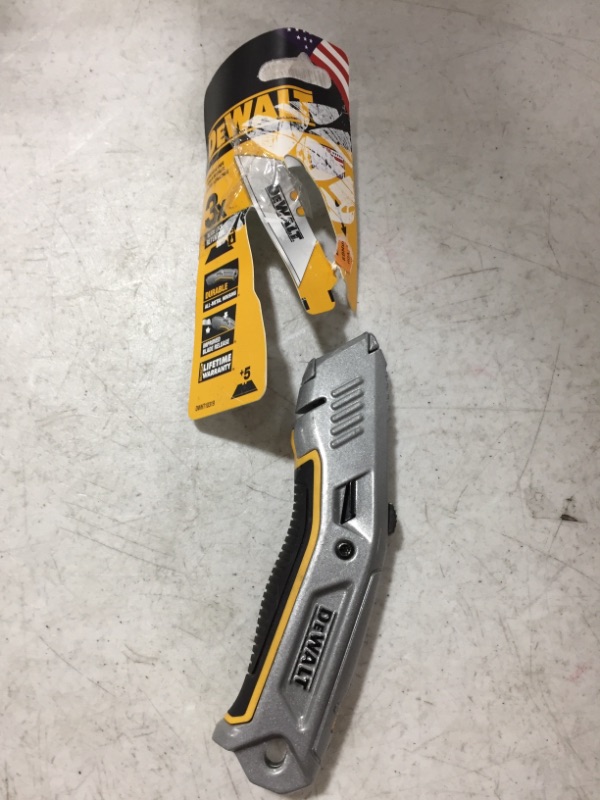 Photo 1 of DeWalt DWHT10319 Metal Retractable Utility Knife. OPEN PACKAGE.
