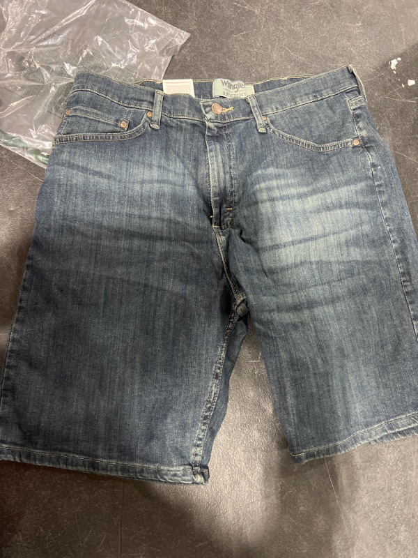 Photo 2 of Wrangler Authentics Men's Classic Five-pocket Jean Short Size-34