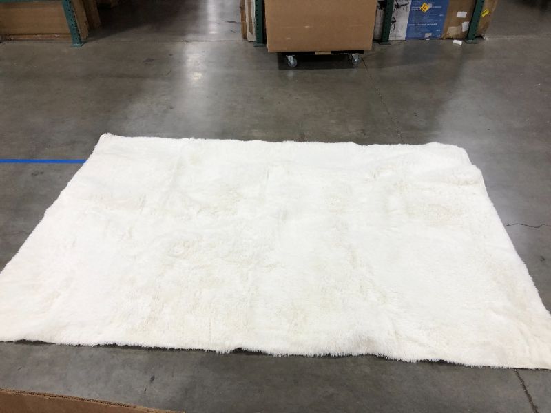 Photo 1 of 106x72 White Fur Carpet 