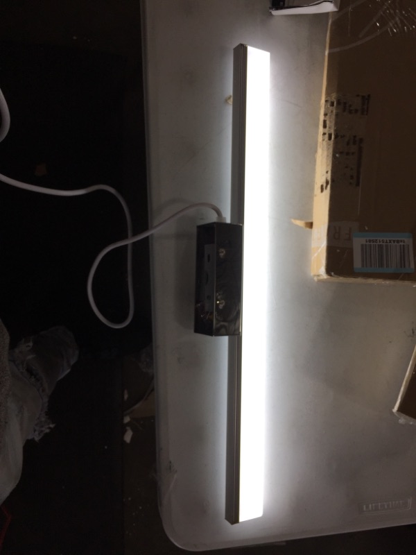 Photo 1 of Led vanity mirror light bar 