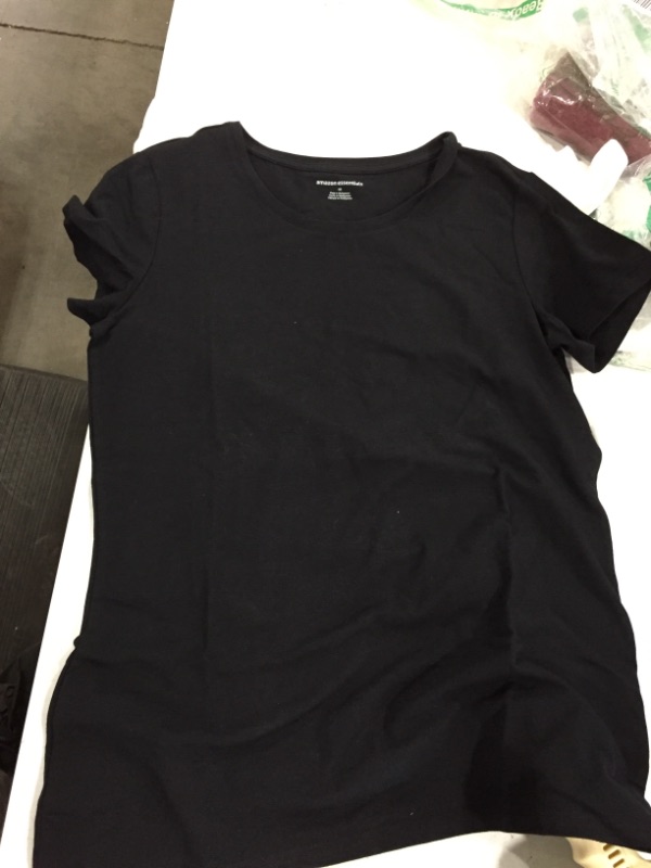 Photo 1 of AMAZON ESSENTIALS 1 BLACK TEE SHIRT 1 WHITE TEE SHIRT MEDIUM