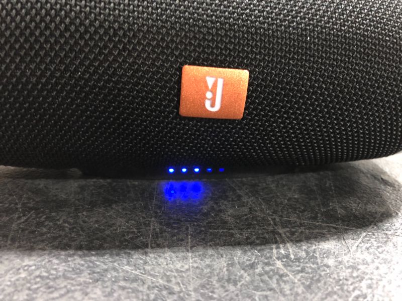 Photo 2 of Fake JBL Charge 4 Wireless speaker
