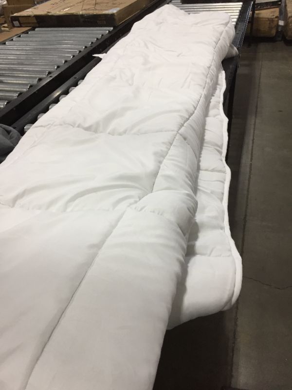 Photo 2 of CVB matress topper twin XL (68x86)