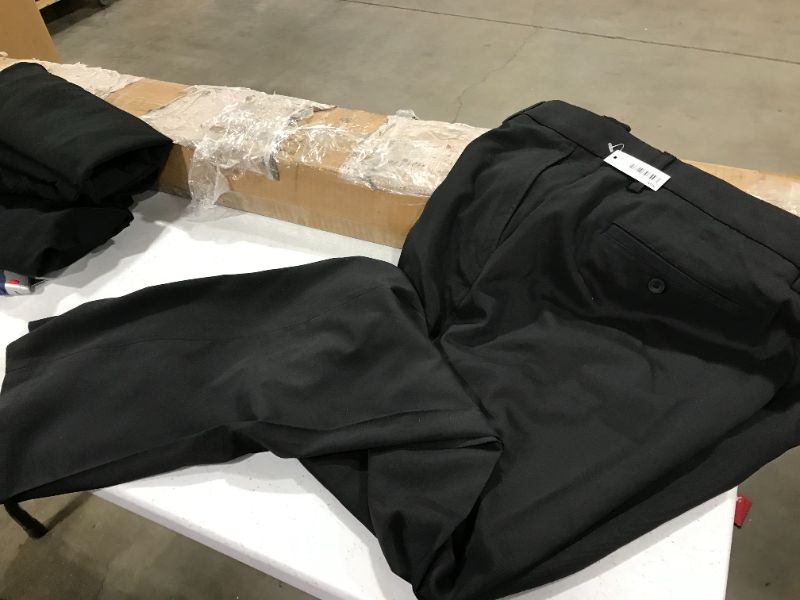 Photo 1 of Amazon Essentials Men's Classic-fit Stretch Golf Pant size 38x34
