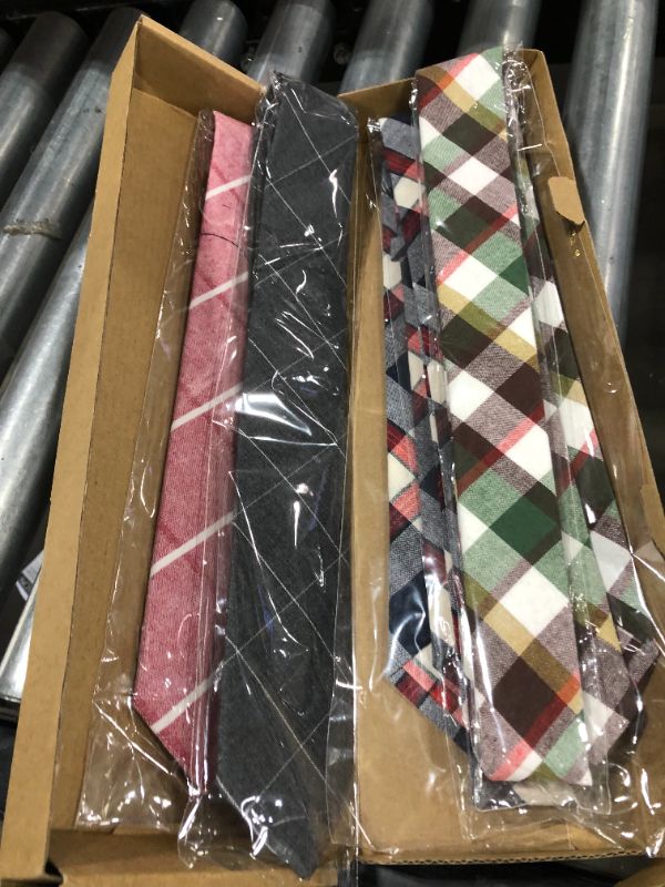 Photo 1 of 4pk of Decorative Suit Ties