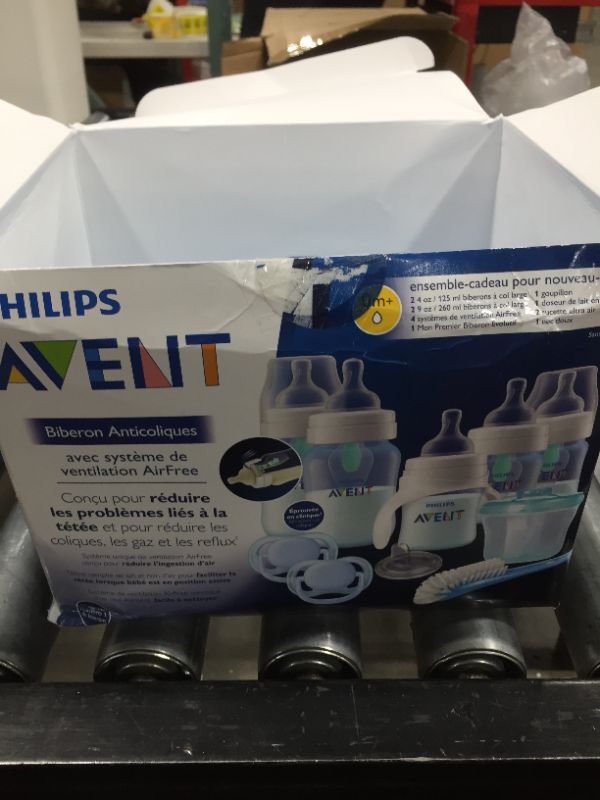 Photo 2 of Philips Avent Anti-colic Bottle with AirFree vent Beginner Gift Set - Blue