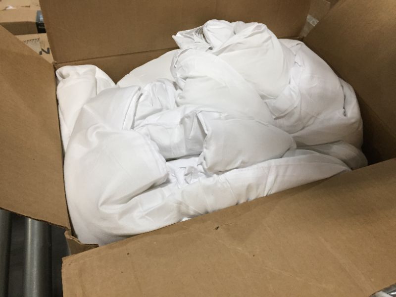 Photo 2 of Bedsure Queen Comforter Duvet Insert - Quilted White Comforters Queen Size, All Season Down Alternative Queen Size Bedding Comforter with Corner Tabs
