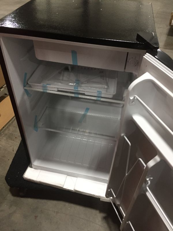 Photo 3 of RCA 465 RFR441/RFR465 RFR441 Compact Fridge, 4.5 Cubic Feet, Stainless Steel, Stainless
